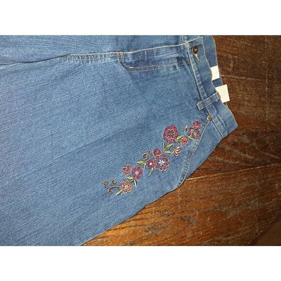 Size 8 Erika Embellished Floral Denim Blue Jeans Boot Cut Pleated Leg Pockets - Picture 4 of 6